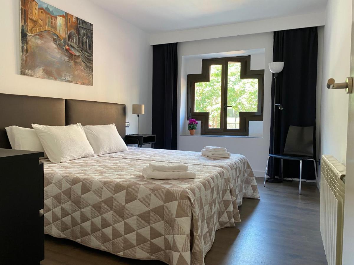 Lc Apartamentos Cesar Augusto Сарагоса Екстериор снимка