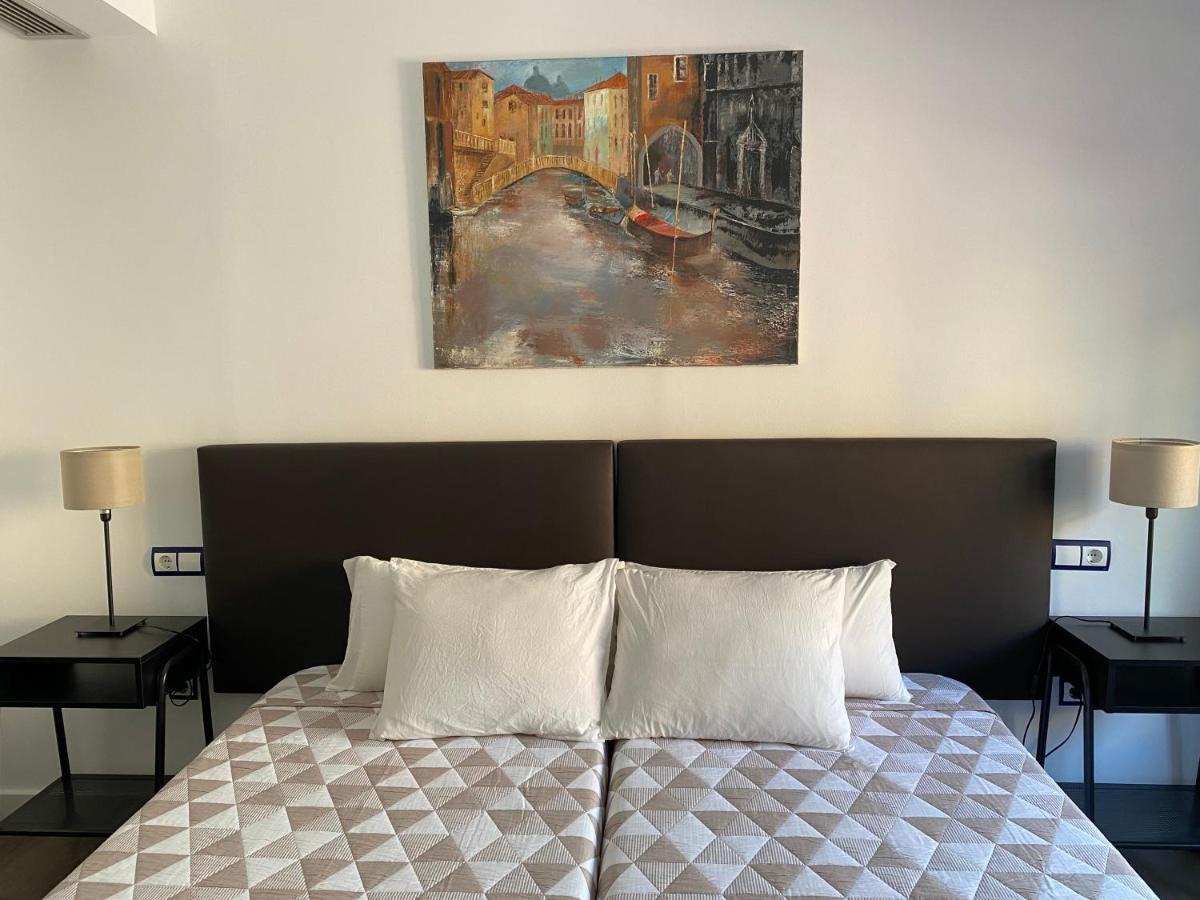 Lc Apartamentos Cesar Augusto Сарагоса Екстериор снимка
