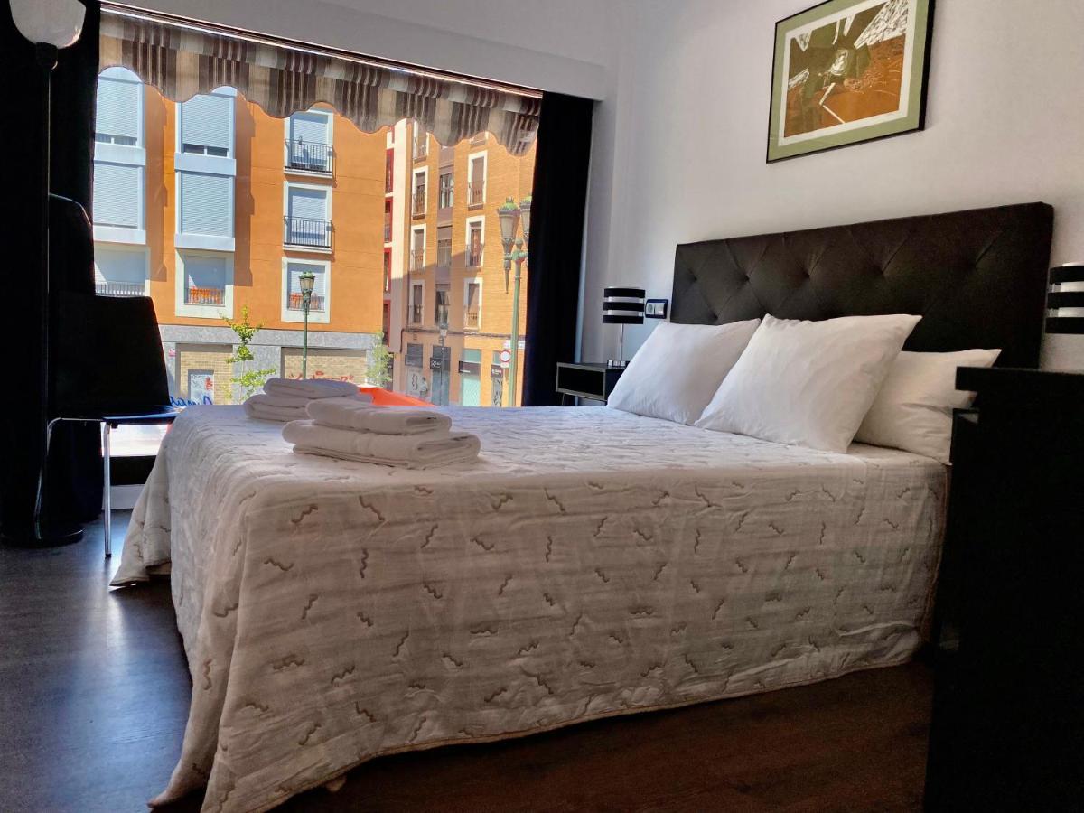 Lc Apartamentos Cesar Augusto Сарагоса Екстериор снимка